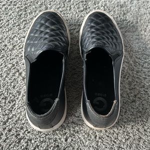 GUESS black slip ons